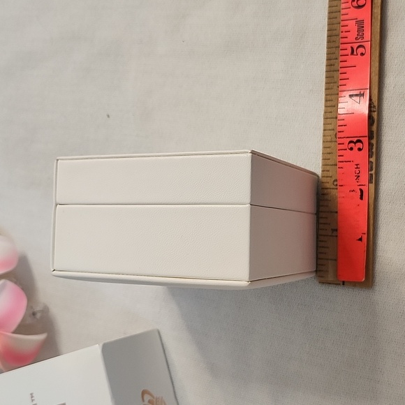 NIB Extreme Frost Highlighting Powder by Jeffree Star - Picture 15 of 16